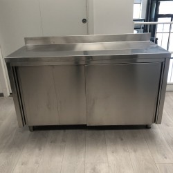 TAVOLO DA LAVORO IN ACCIAIO INOX ARMADIATO