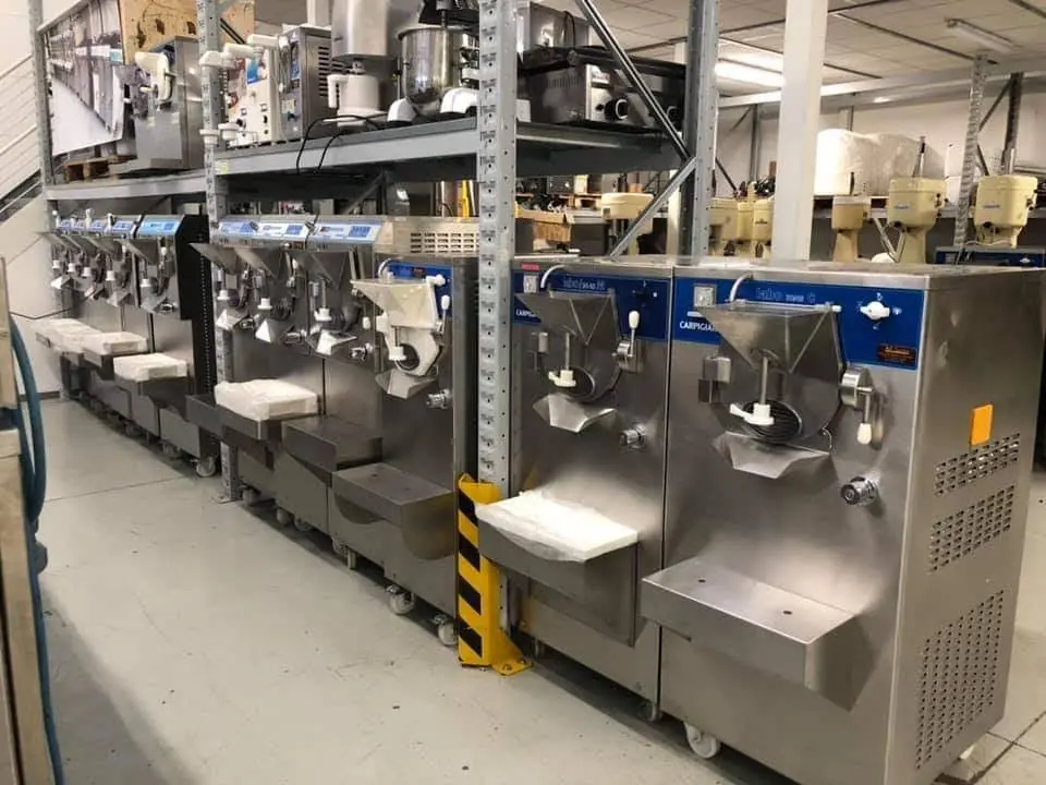 Magazzino A.F. System con macchine per gelateria